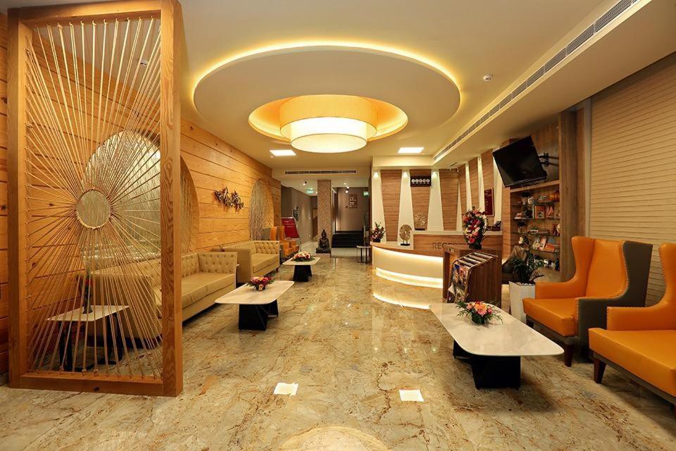 Hotel New York Square Коттаям Экстерьер фото