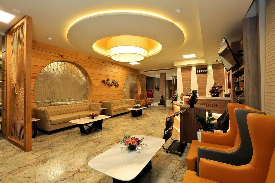 Hotel New York Square Коттаям Экстерьер фото