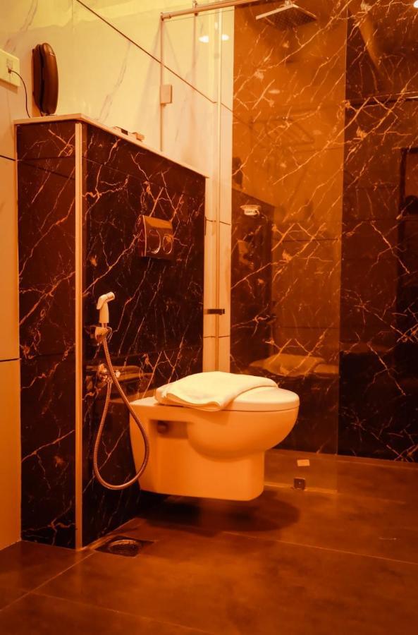 Hotel New York Square Коттаям Экстерьер фото